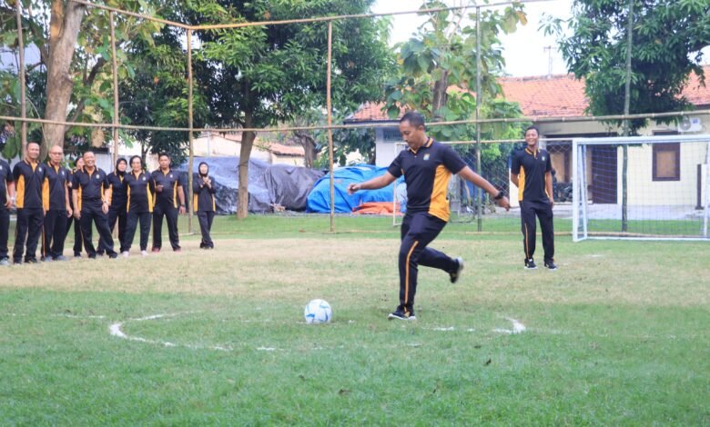 MERIAHKAN HARI BHAYANGKARA KE - 79 POLRES KEDIRI KOTA GELAR TURNAMEN FUTSAL ANTAR SATKER DAN POLSEK JAJARAN 1000248844