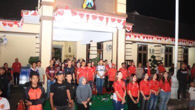 POLRES KEDIRI KOTA GELAR NOBAR TIMNAS INDONESIA VS JEPANG, RATUSAN PENONTON ANTUSIAS DAN NIKMATI MAKANAN MINUMAN GRATIS 1000249593