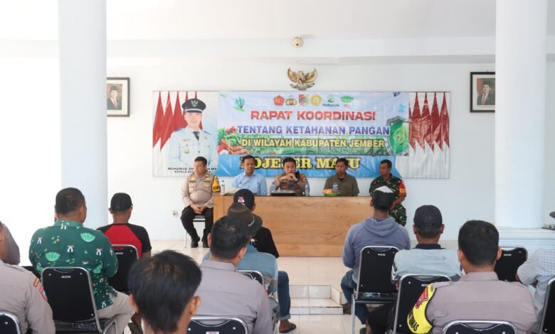 WAKAPOLRES JEMBER HADIRI RAPAT KOORDINASI KETAHANAN PANGAN DI DESA LOJEJER 1000251300