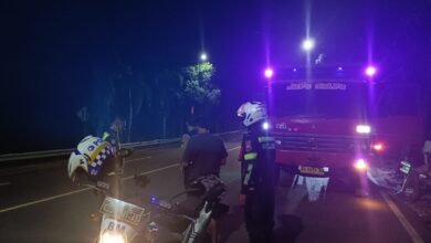 SATLANTAS POLRES KEDIRI KOTA TEMUKAN TRUK PARKIR SEMBARANGAN SAAT KRYD DI SEMAMPIR 1000253920