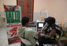 POLRES SITUBONDO BERI LAYANAN HAPUS TATO GRATIS DI HARI BHAYANGKARA KE -79 1000256916