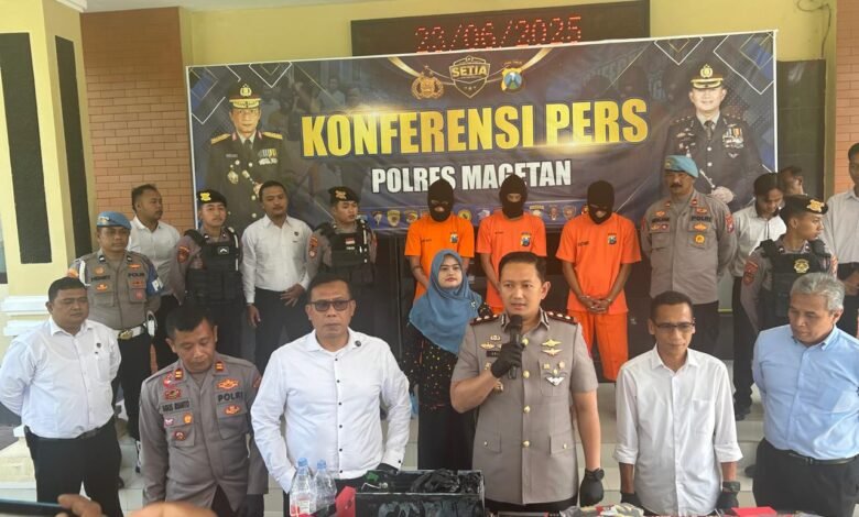 POLRES MAGETAN BERHASIL TANGKAP KOMPLOTAN PEMBOBOL ATM LINTAS PROVINSI 1000261093