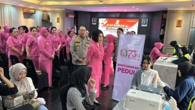 HARI BHAYANGKARA KE-79 DAN HKGB KE-73, POLRESTA MALANG KOTA BERI LAYANAN VAKSIN HPV GRATIS BAGI KAUM PEREMPUAN 1000262786