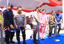 TINGKATKAN KESEJAHTERAAN ANGGOTA, KAPOLRES KEDIRI KOTA RESMIKAN PERUMAHAN GRAND DHARAKA 1000267982