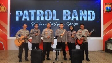 POLRES KEDIRI KOTA BENTUK PATROL BAND, CARA HUMANIS SAMPAIKAN PESAN KAMTIBMAS 1000271602