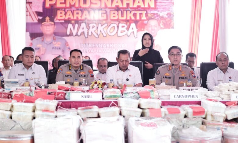 POLDA JATIM TEGASKAN PERANG TERHADAP NARKOBA: 5,7 JUTA BUTIR NARKOTIKA DIMUSNAHKAN, 3.022 KASUS DIUNGKAP 1000271937