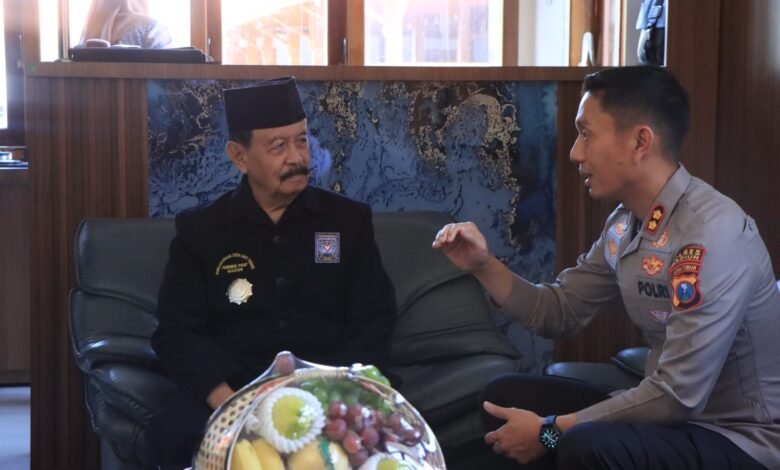 PERKUAT SINERGITAS JAGA KAMTIBMAS, KAPOLRES MADIUN KUNJUNGI KETUA UMUM PERGURUAN SILAT 1000272777