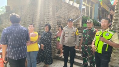 SINERGI TNI-POLRI AMANKAN IBADAH MINGGU NOVENA DI GEREJA PUHSARANG KEDIRI 1000275354