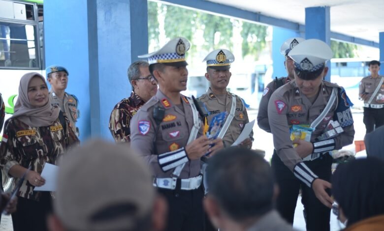 OPERASI PATUH SEMERU 2025 DIMULAI, POLRES SITUBONDO SOSIALISASIKAN KESELAMATAN BERKENDARA 1000277179