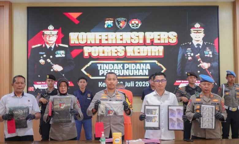 *TEGA BUNUH KEKASIH, POLRES KEDIRI RINGKUS PELAKU KURANG DARI 24 JAM 1000278398