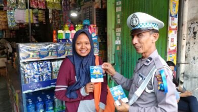 SATLANTAS KEDIRI KOTA PASANG BANNER DAN BAGIKAN BROSUR OPERASI PATUH SEMERU 2025 1000279497