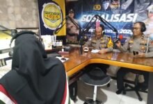 BERSAMA MEDIA POLRES PELABUHAN TANJUNGPERAK GENCARKAN SOSIALISASI OPERASI PATUH SEMERU 2025. 1000286069