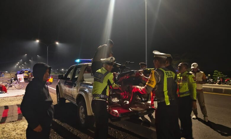 POLISI GELAR PATROLI BALAP LIAR DI JALUR LINTAS UTARA LAMONGAN 9 MOTOR DIAMANKAN 7 POLISI GELAR PATROLI BALAP LIAR DI JALUR LINTAS UTARA LAMONGAN 9 MOTOR DIAMANKAN 1000289159