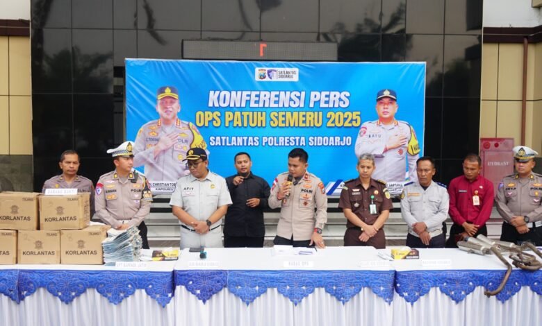 OPERASI PATUH SEMERU 2025 POLRESTA SIDOARJO BERHASIL TEKAN KECELAKAAN HINGGA 62 PERSEN 1000290096