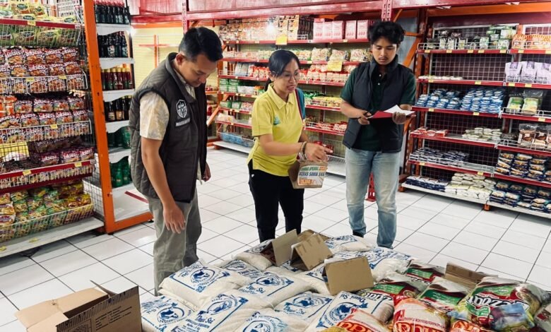 SATGAS PANGAN POLRES NGAWI SIDAK PASAR PASTIKAN TIDAK ADA BERAS OPLOSAN 1000291943