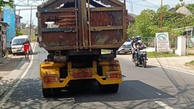 TRUK SAMPAH DLH KABUPATEN MADIUN NYARIS TELAN KORBAN: BUKTI GAGALNYA MANAJEMEN ASET PUBLIK IMG 20250731 WA0033