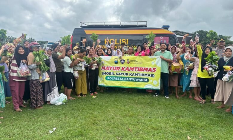 POLRESTA BANYUWANGI EDUKASI WARGA SAMBIL BERBAGI LEWAT WAYANG GOLEK 8 POLRESTA BANYUWANGI EDUKASI WARGA SAMBIL BERBAGI LEWAT WAYANG GOLEK 1000293106