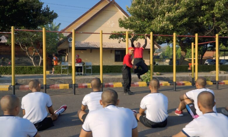 INOVASI EDU-LEAD SPN POLDA JATIM: INSTRUKTUR DAN PENGASUH BUKAN HANYA MENGUJI TAPI MENGEDUKASI DAN MEMOTIVASI 1000293751