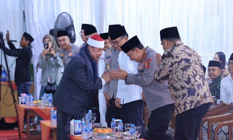 KAPOLRI HADIRI HAUL PONDOK BUBTET PESANTREN DI CIREBON, ULAMA DAN POLRI SALING MELENGKAPI 1000294511