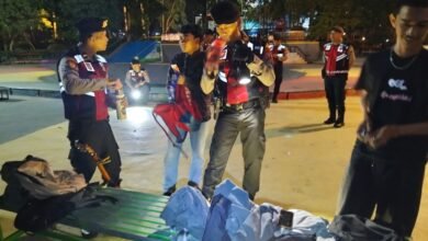 SAT SAMAPTA POLRES KEDIRI KOTA GENCARKAN PATROLI JALAN KAKI DAN EDUKASI WARGA, PENTINGNYA JAGA PENINGGALAN SEJARAH JEMBATAN LAMA &QUOT;BRUG OVER DEN BRANTAS TE KEDIRI&QUOT; 1000295022