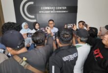 POLISI AMANKAN TERSANGKA EKSPLOITASI SEKSUAL REMAJA 16 TAHUN DI SURABAYA 1000296481