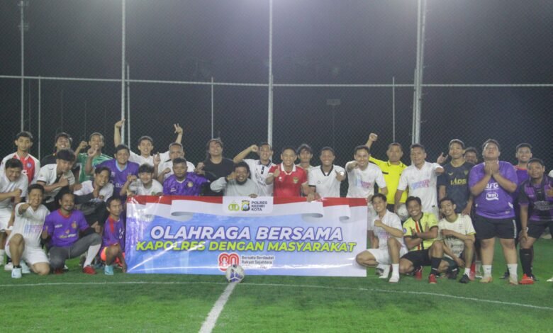 POLRES KEDIRI KOTA GELAR FUN MINISOCCER BERSAMA SUPPORTER PERSIK, PERERAT SINERGI JELANG HUT RI 1000297327