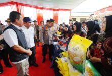 KAPOLRI TINJAU GPM DI KALBAR, 310,25 TON BERAS SPHP TELAH POLRI DISTRIBUSIKAN IMG 20250808 WA0014