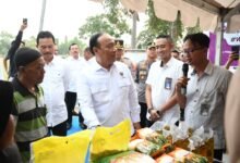 POLRI DISTRIBUSIKAN 6 TON BERAS MENGGELAR GERAKAN PASAR MURAH DI MADIUN, SINERGI DENGAN BULOG TEKAN INFLASI IMG 20250809 WA0017