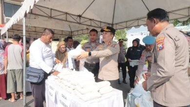 GERAKAN PANGAN MURAH POLRES BOJONEGORO DISAMBUT ANTUSIAS WARGA 30 TON BERAS HABIS TERJUAL IMG 20250811 WA0022