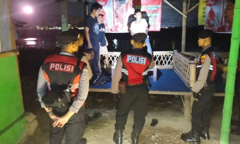 POLRES KEDIRI KOTA RUTIN GELAR PATROLI DINIHARI, TEMUKAN MIRAS DAN PELAJAR SMP YANG MASIH NONGKRONG.KASAT SAMAPTA: BERI EDUKASI BUKAN SANKSI!! IMG 20250811 WA0036