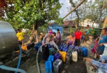 POLRES PROBOLINGGO DAN BPBD SALURKAN AIR BERSIH UNTUK WARGA TEGALSIWALAN DAMPAK KEKERINGAN IMG 20250814 WA0009