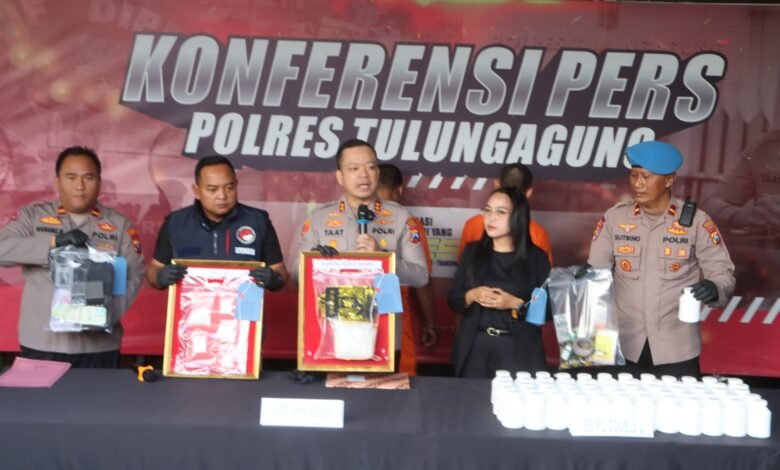 POLRES TULUNGAGUNG BERHASIL MENANGKAP JARINGAN NARKOBA INTERNASIONAL 4 POLRES TULUNGAGUNG BERHASIL MENANGKAP JARINGAN NARKOBA INTERNASIONAL IMG 20250814 WA0029
