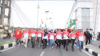 KIRAB MERAH PUTIH RAKSASA MERIAHKAN HUT KEMERDEKAAN RI KE-80 DI KOTA KEDIRI IMG 20250816 WA0038