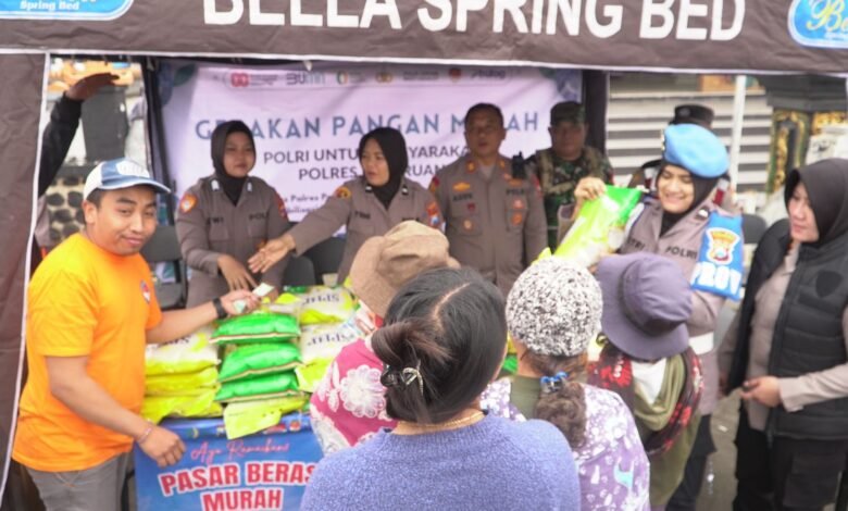 POLRES PASURUAN KOMITMEN GELAR GERAKAN PANGAN MURAH, SIAPKAN 2 TON BERAS UNTUK WARGA SUKOREJO DAN TOSARI IMG 20250820 WA0016
