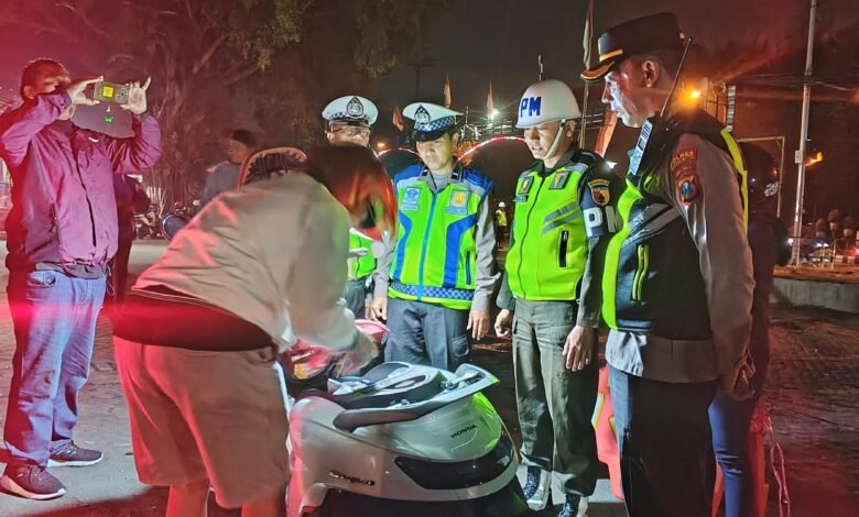 POLRES KEDIRI KOTA TEMUKAN PENGENDARA TERPENGARUH ALKOHOL SAAT OPERASI GABUNGAN IMG 20250824 WA0004