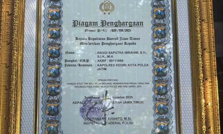 KAPOLRES KEDIRI KOTA MENERIMA PENGHARGAAN DARI KAPOLDA JAWA TIMUR 9 KAPOLRES KEDIRI KOTA MENERIMA PENGHARGAAN DARI KAPOLDA JAWA TIMUR IMG 20250825 WA0005