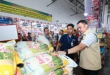 GERAKAN PANGAN MURAH, POLDA JATIM GANDENG BULOG SALURKAN 2 TON BERAS RP 11 RIBU IMG 20250828 WA0006