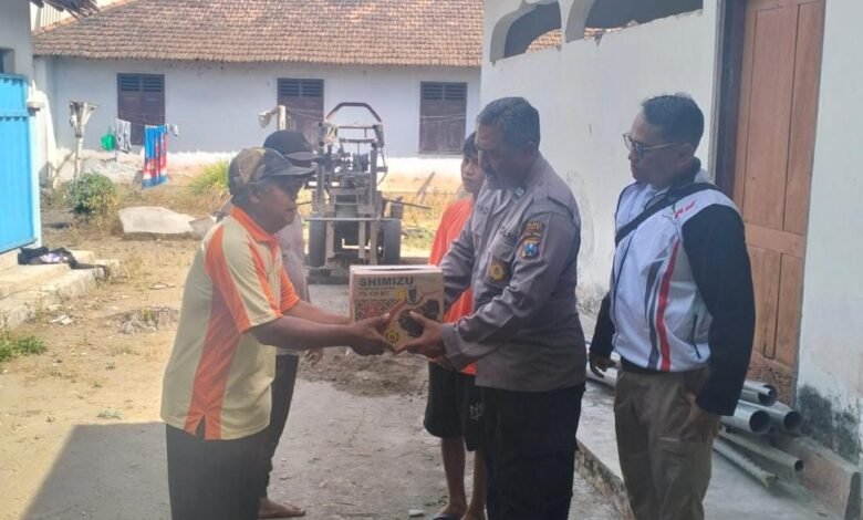 POLRI UNTUK MASYARAKAT : POLRES KEDIRI BANTU SUMUR BOR DAN POMPA AIR DI HUT POLWAN KE -77 IMG 20250829 WA0006