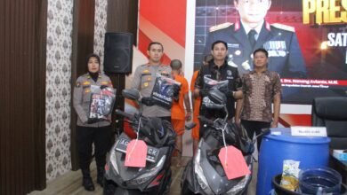 POLRES KEDIRI KOTA UNGKAP PEMALSUAN MINUMAN KERAS DAN AKSI PENGEROYOKAN IMG 20250829 WA0032 1