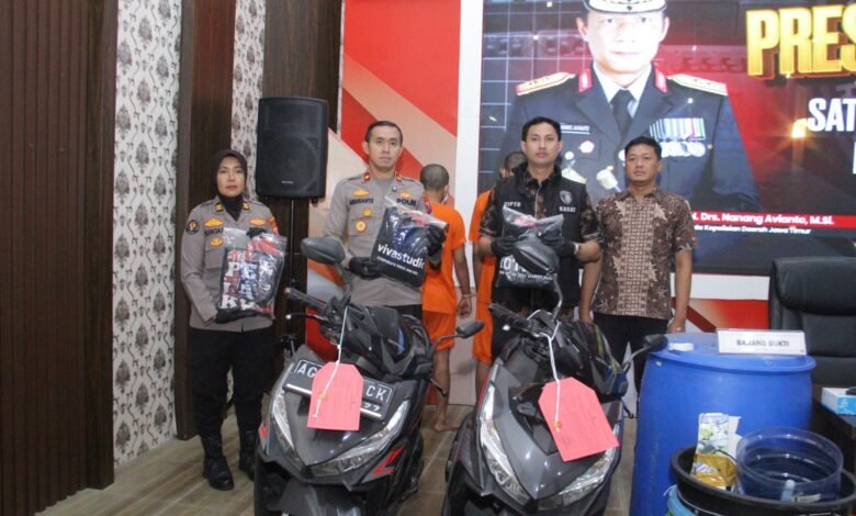 POLRES KEDIRI KOTA UNGKAP PEMALSUAN MINUMAN KERAS DAN AKSI PENGEROYOKAN IMG 20250829 WA0032 1