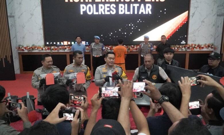 POLISI AMANKAN 41 ORANG PASCAKERUSUHAN DI GEDUNG DPRD KABUPATEN BLITAR 12 ORANG DITETAPKAN TERSANGKA U3 IMG 20250903 WA0008