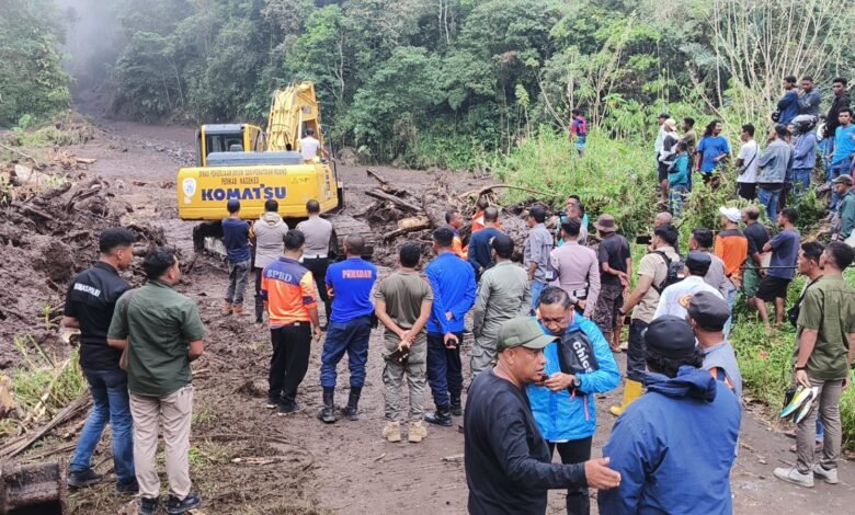 KAPOLRES NAGEKEO POLDA NTT TERJUN LANGSUNG TANGANI LONGSOR BOAWAE–MAUPONGGO U3 IMG 20250911 WA0000