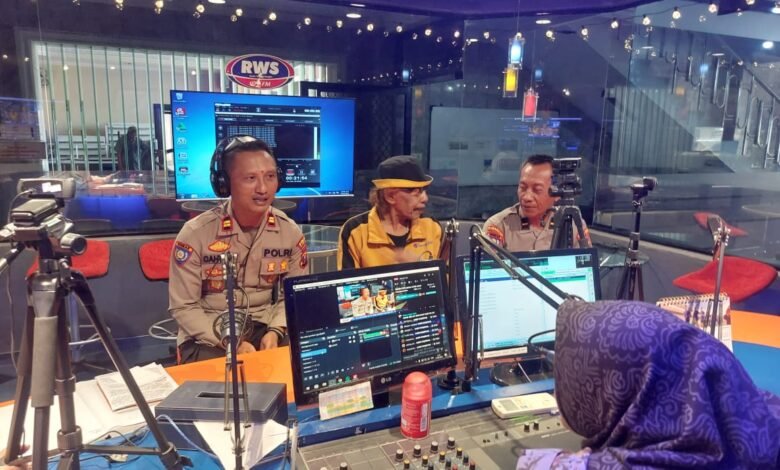SATBINMAS POLRES KEDIRI KOTA SIARAN RADIO AJAK WARGA JAGA KAMTIBMAS 8 SATBINMAS POLRES KEDIRI KOTA SIARAN RADIO AJAK WARGA JAGA KAMTIBMAS U3 IMG 20250918 WA0012 1