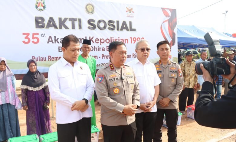 POLRI GELAR BAKTI SOSIAL 35 TAHUN IKDB 90, BAGIKAN 1.485 PAKET SEMBAKO DI REMPANG BATAM U3 IMG 20250919 WA0008