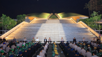 MAKAN MALAM BERSAMA, KAPOLRI BERI MOTIVASI PASUKAN PENGAMANAN DPR/MPR RI U3 SCREENSHOT 20250902 133041