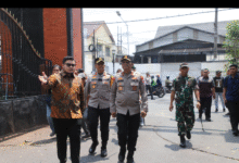 KAPOLDA JATIM TINJAU TITIK KERUSAKAN DI KEDIRI RAYA, HIMBAU MASYARAKAT TURUT JAGA KAMTIBMAS U3 SCREENSHOT 20250905 095545 1