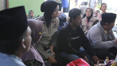 POLDA JATIM LIBATKAN TIM PSIKOLOGI DAMPINGI KELUARGA KORBAN DI PONPES AL-KHOZINY U3 IMG 20251003 WA0007