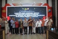 KAPOLRES KEDIRI KOTA JALIN SILATURAHMI DENGAN PAGUYUBAN KEPALA DESA, BAHAS SINERGITAS DAN KAMTIBMAS U3 IMG 20251010 WA0017
