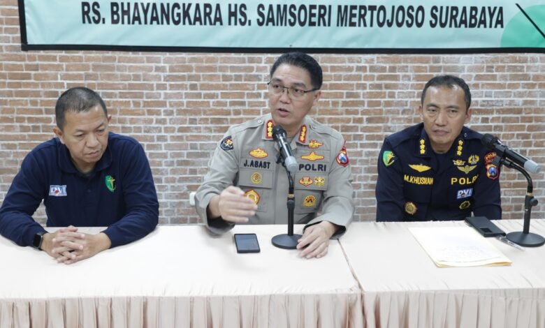 POLDA JATIM KEMBALI IDENTIFIKASI SATU KORBAN SANTRI PONPES AL KHOZINY, TOTAL 51 JENAZAH BERHASIL DIKENALI U3 IMG 20251012 WA0005