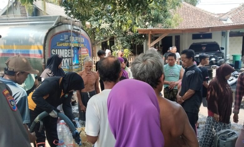 POLRI UNTUK MASYARAKAT : POLISI DATANGKAN DUA TANGKI AIR BERSIH UNTUK WARGA KENDURUHAN PASURUAN U3 IMG 20251013 WA0007